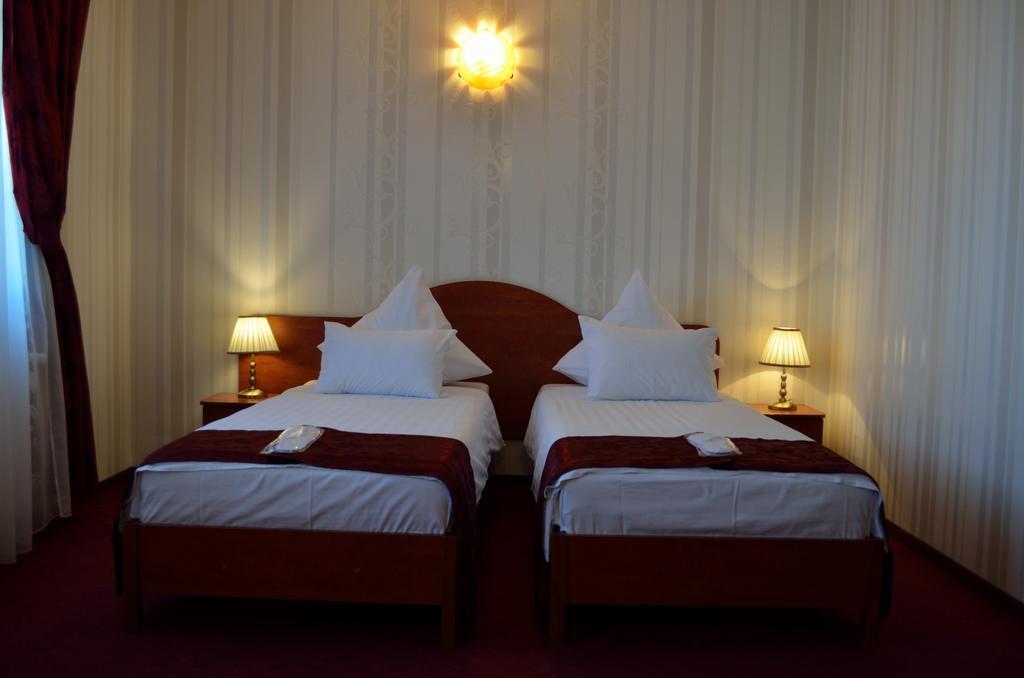 Hotel Rusu Petrosani Bagian luar foto